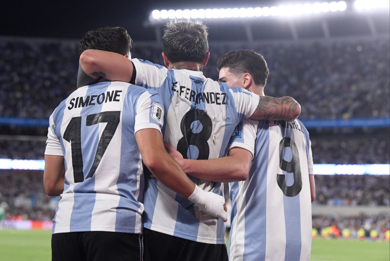 爱游戏中心-阿根廷顶级足球联赛争夺激烈火花四溅的简单介绍